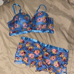 Bra & Panties Set!